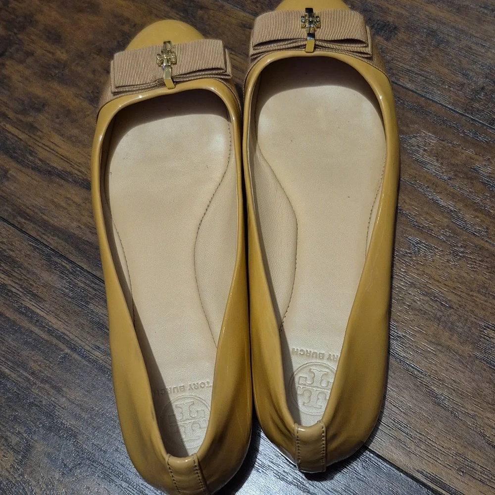 Tory Burch Mustard Yellow Patent Bow Ballet Flats - Picture 4 of 4
